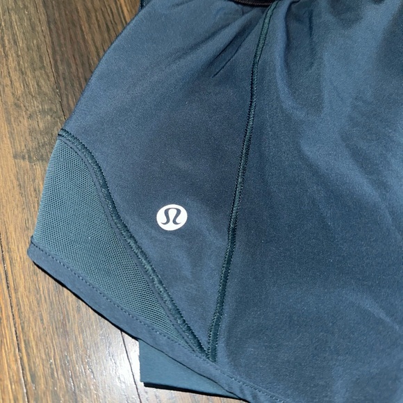 Lululemon Hotty Hot High-Rise Lined Shorts Active Shorts Yoga - Picture 3 of 4